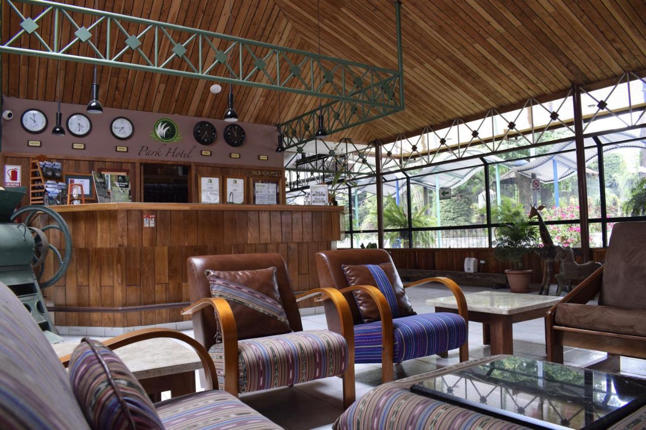 Park Hotel Santa Cruz Verapaz Exterior photo